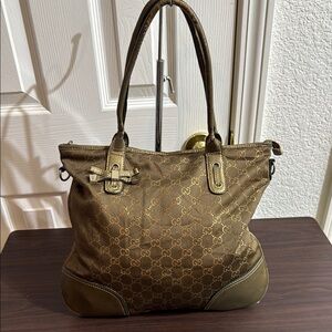 Gucci Monogram shoulder bag Interior
